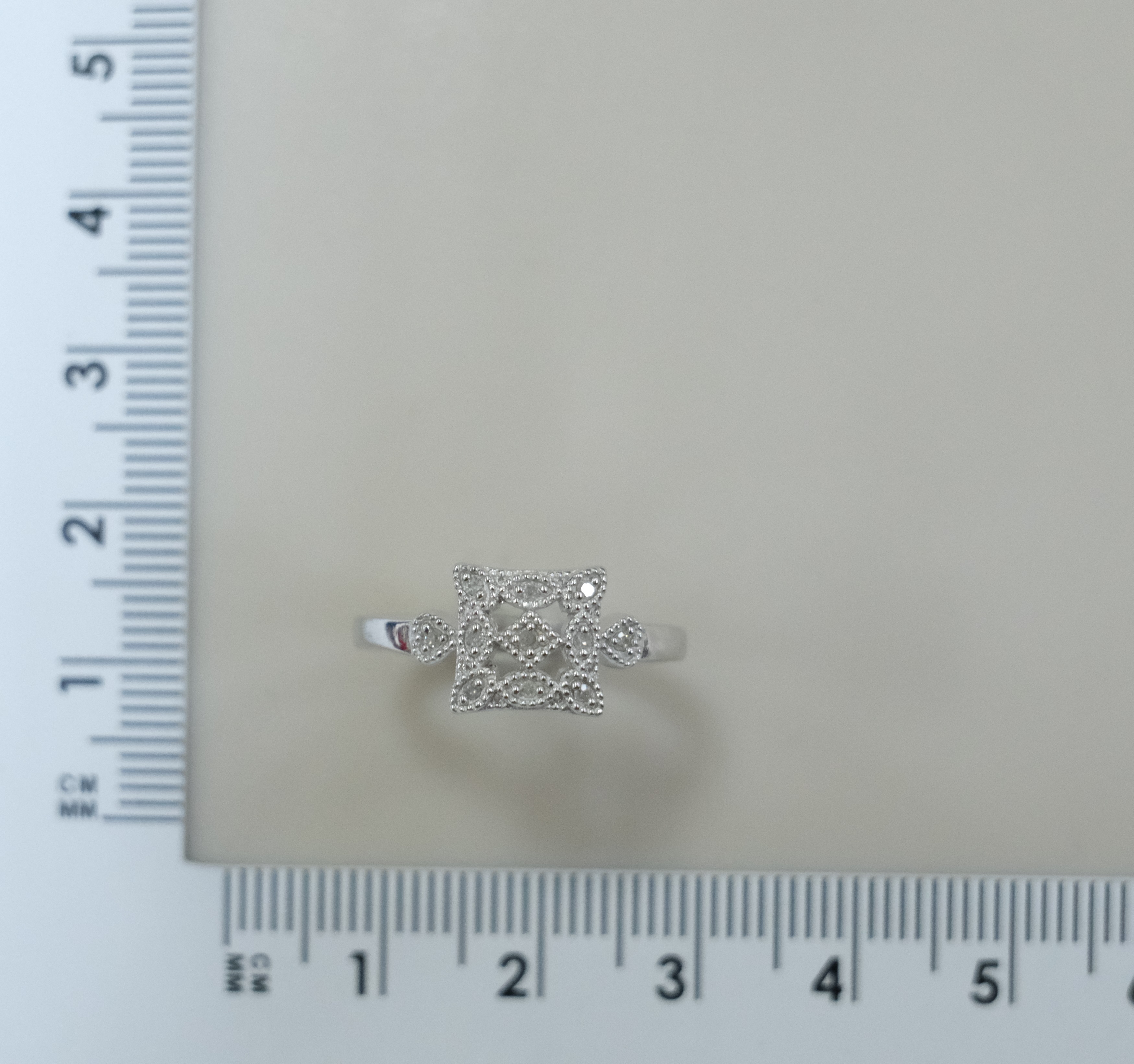 Серебряное кольцо с бриллиантами